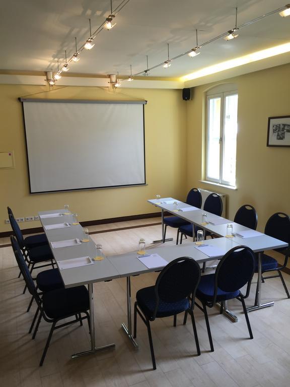 Hotel Vierseithof Luckenwalde Ngoại thất bức ảnh