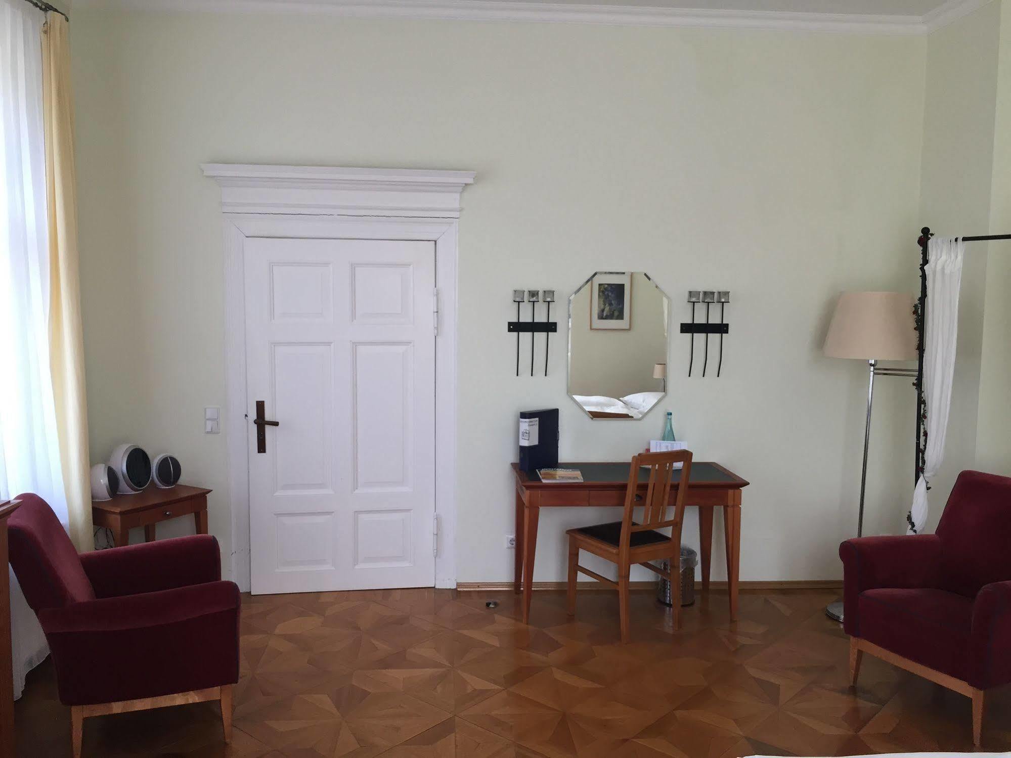 Hotel Vierseithof Luckenwalde Ngoại thất bức ảnh